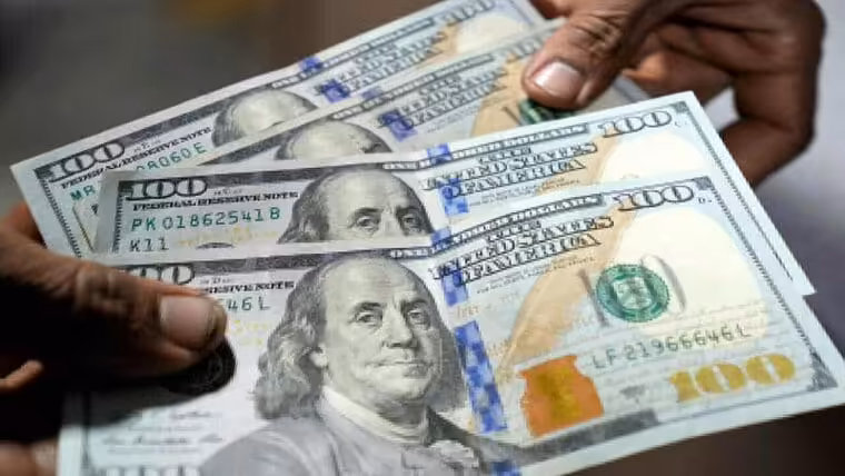 Subiendo, así está hoy el precio del dólar en Cuba