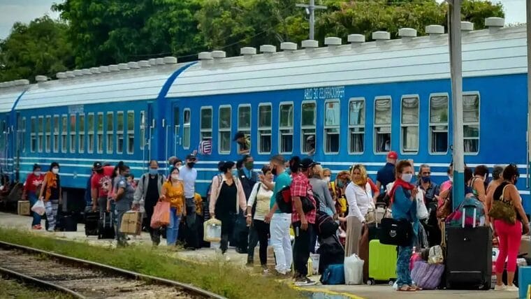 De 81 locomotoras chinas en Cuba solo funcionan una veintena 