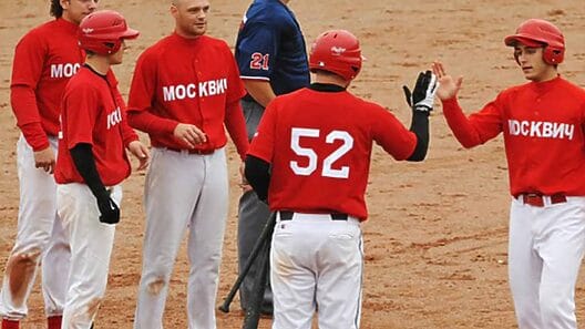 Equipo ruso de béisbol visita Cuba con cuatro peloteros cubanos en su nómina