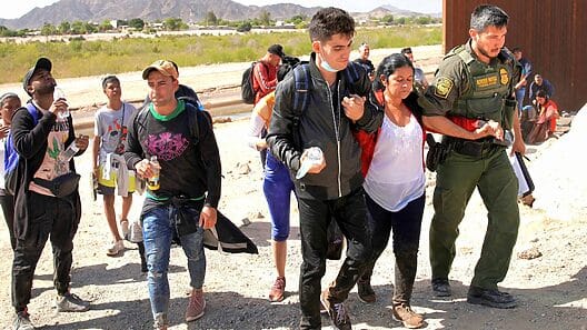 Programa para solicitar asilo rápido en frontera de Estados Unidos con México