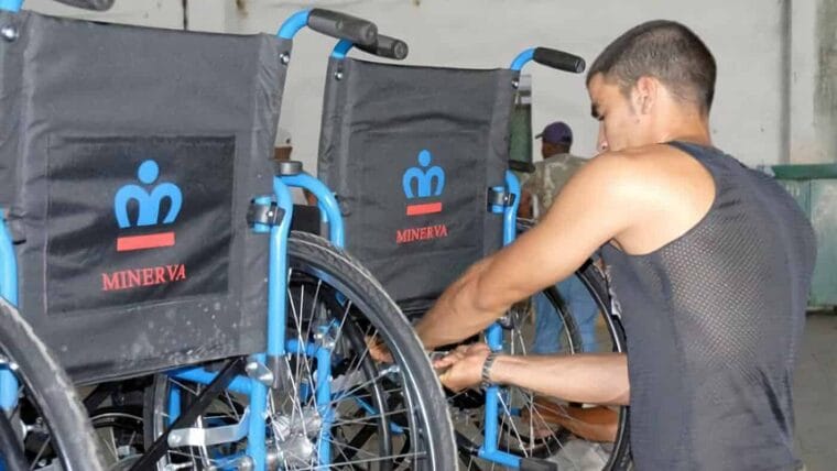 Empresa cubana fabricará sillas de ruedas, triciclos, motorinas y bicicletas