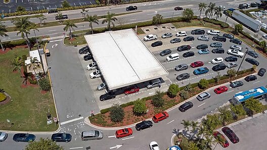 Largas colas en Miami para comprar gasolina