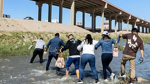 Estados Unidos recuerda a migrantes que las fronteras siguen cerradas