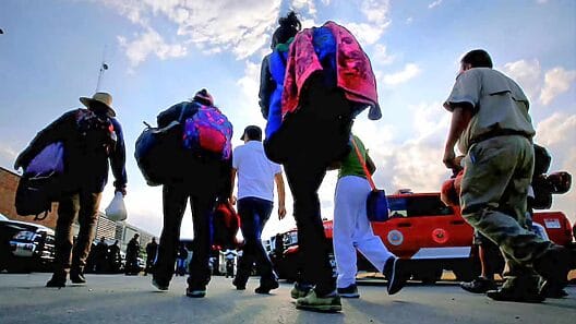 Otorgan visas y otros documentos legales a migrantes de caravana en México