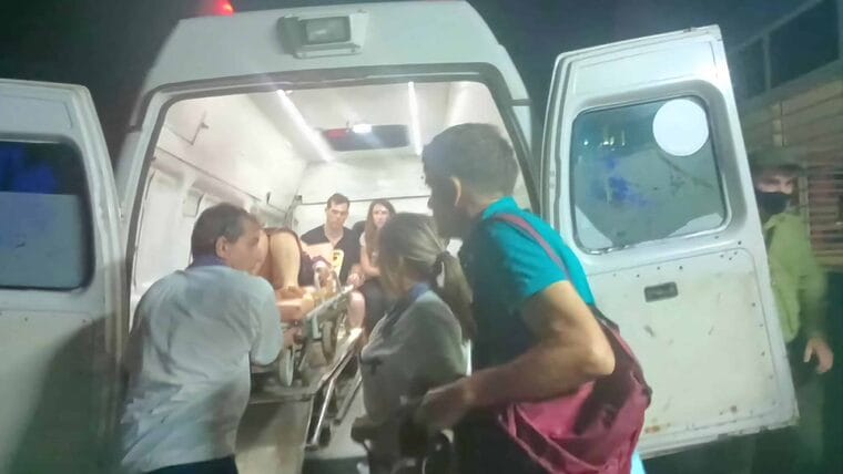 Accidente de tránsito en Trinidad deja decena de turistas rusos y franceses hospitalizados