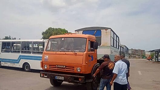 Crisis en Cuba: vuelven los “camellos” a las carreteras