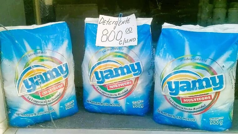 Tiendas en moneda nacional venden detergente a 800 pesos y se incendian las redes