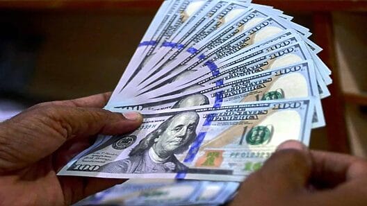 Continúa subiendo el precio del dólar y de otras divisas en el mercado informal