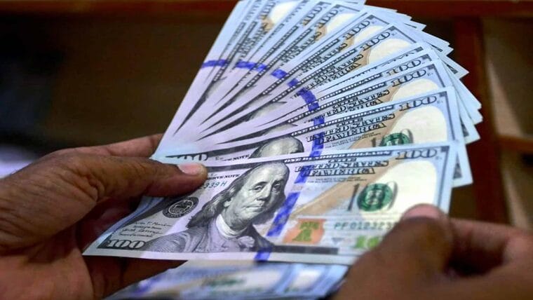 Continúa subiendo el precio del dólar y de otras divisas en el mercado informal