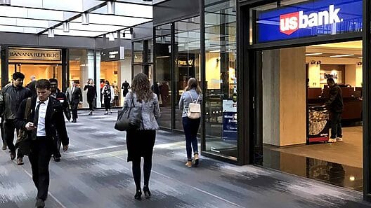 Bancos de Estados Unidos SÍ pueden cerrar tu cuenta sin dar explicaciones. Te explicamos por qué