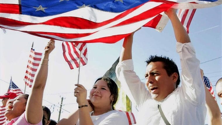 ¿Becas y ayuda financiera para migrantes en Estados Unidos?