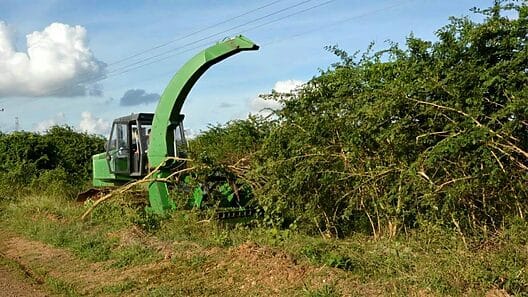 Donan a Cuba más de 14 tractores y 70 motosierras para eliminar “marabú” de tierras cultivables