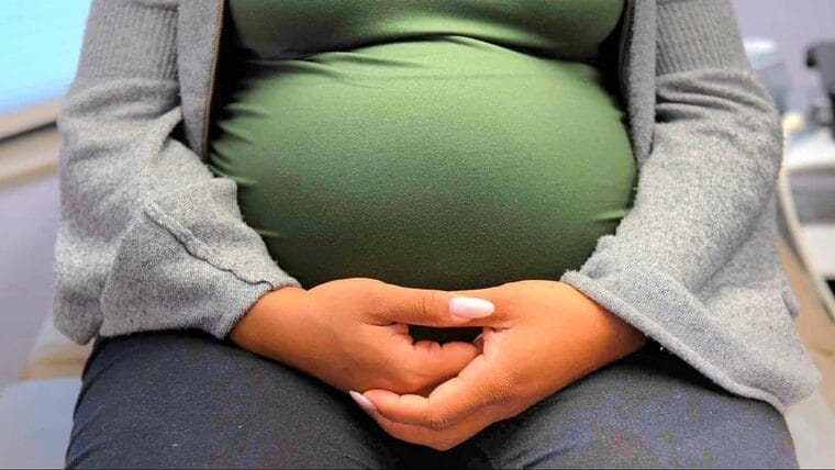 Permisos de maternidad en Estados Unidos y los intentos de avance