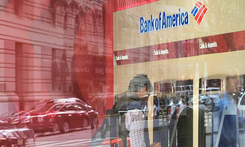 Deposits in US banks are falling due to fears of a collapse