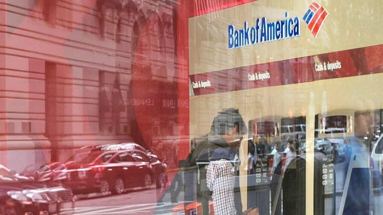 Decrecen los depósitos en bancos estadounidenses por temor a un colapso