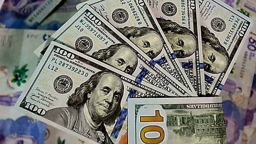 Peligra el dólar estadounidense según experto
