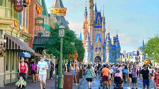 Disney World bajo amenaza de altos impuestos hoteleros y nuevos peajes