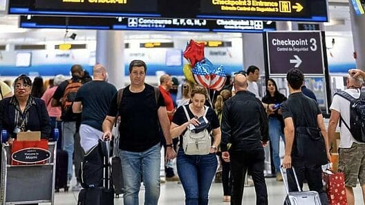 Separan de su familia a niña cubana tras llegar a Estados Unidos con parole humanitario