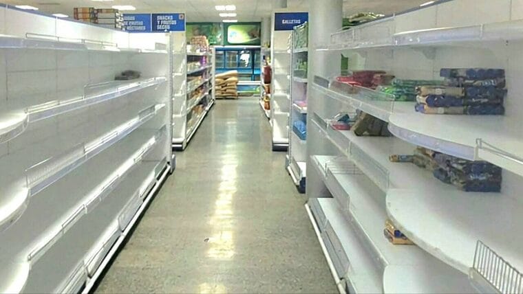 Periodista español invita a visitar Cuba en plena crisis: «si pagas en dólares o euros encuentras casi de todo»