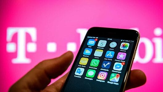 Denuncian que T-Mobile cobró llamada por WhatsApp de Miami a Cuba