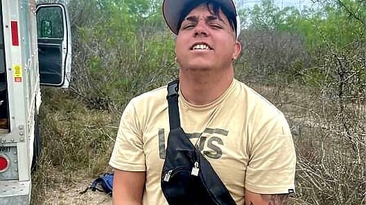 Detenido coyote cubano en Texas con migrantes ilegales en camión