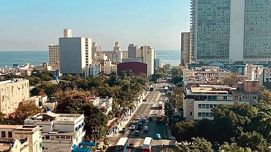 Cierran tramo de la céntrica calle 23 en La Habana