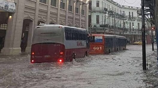 Inundaciones y derrumbes en La Habana por fuertes lluvias
