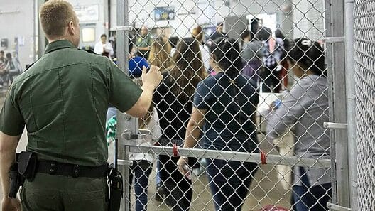 Detienen a cubano con orden de deportación que cumplía cita migratoria