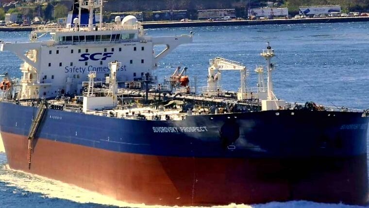 Buque cargado de diésel atraca en puerto de Matanzas
