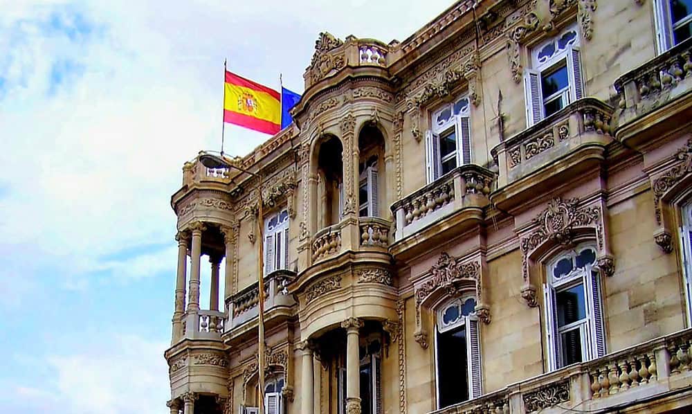 The Spanish Consulate in Havana informs the public of changes to opening hours