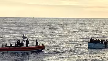 Estados Unidos retorna a 56 balseros cubanos