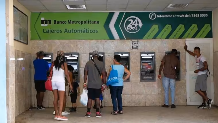 Escasez de efectivo en toda la isla: cubanos explotan en redes sociales