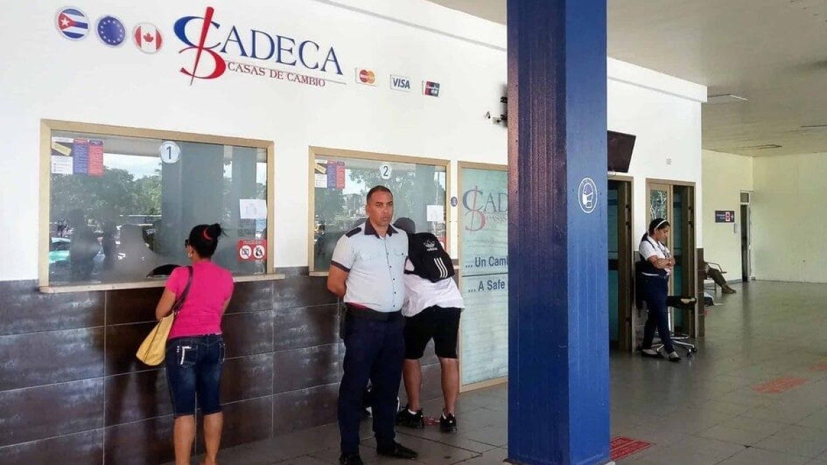Comprar dólares en CADECA: hasta 5000 personas en las listas de espera ...