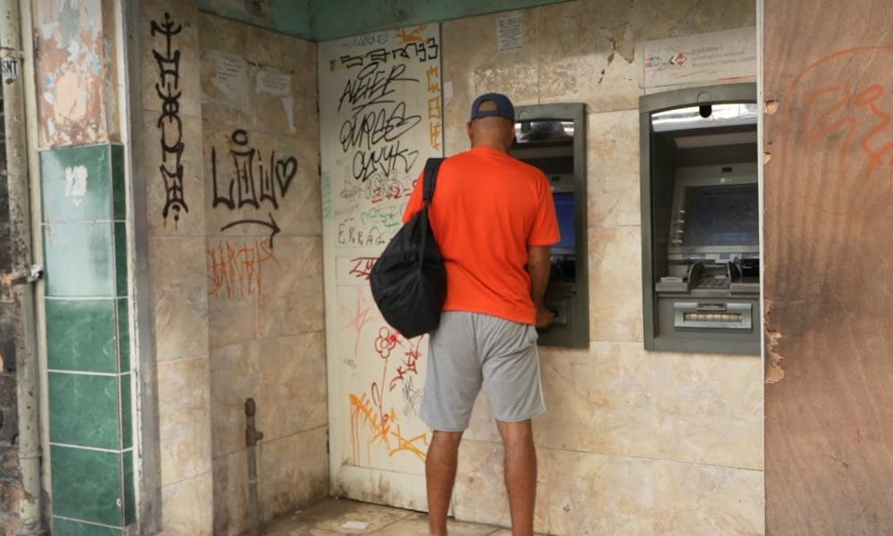 Havana is still without cash in an ATM