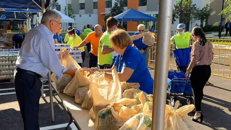 ¿Dónde conseguir comida gratis en el sur de Florida?