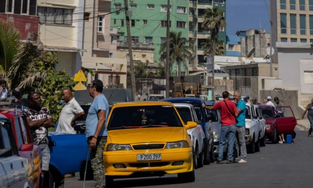 Endless waiting lists to buy fuel in Havana