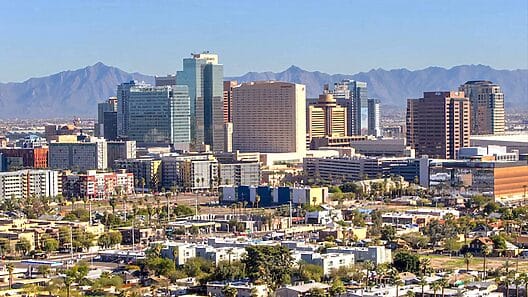 Cada vez más ciudades ofrecen pagos de ingresos básicos en Estados Unidos