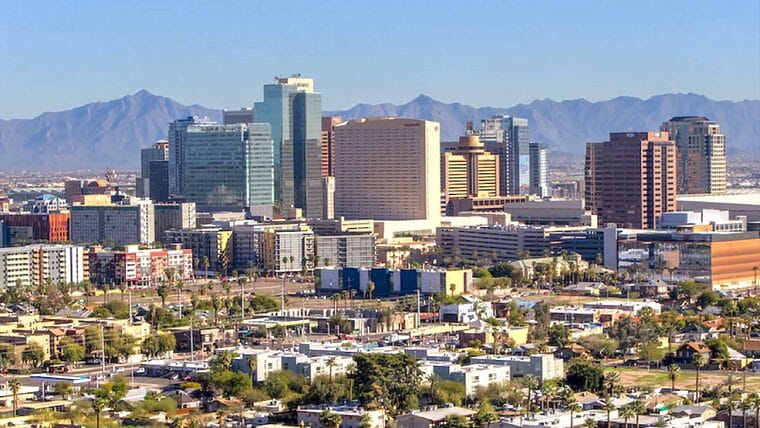 Cada vez más ciudades ofrecen pagos de ingresos básicos en Estados Unidos