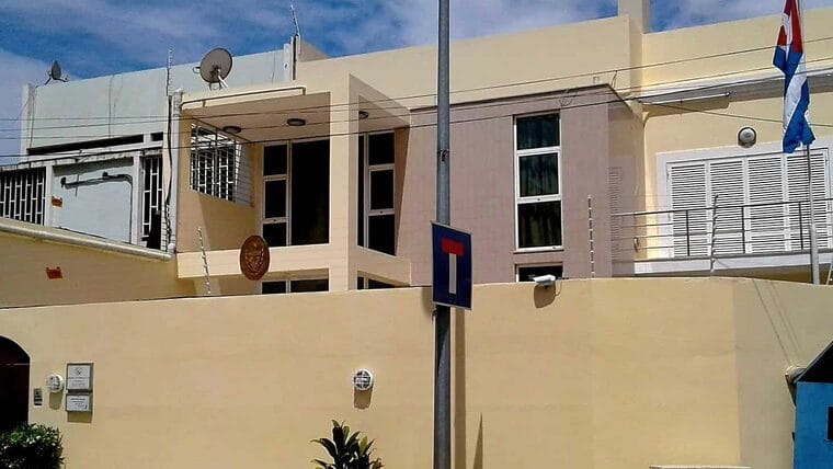 Información de la Embajada de Cuba en Angola sobre el pago de trámites