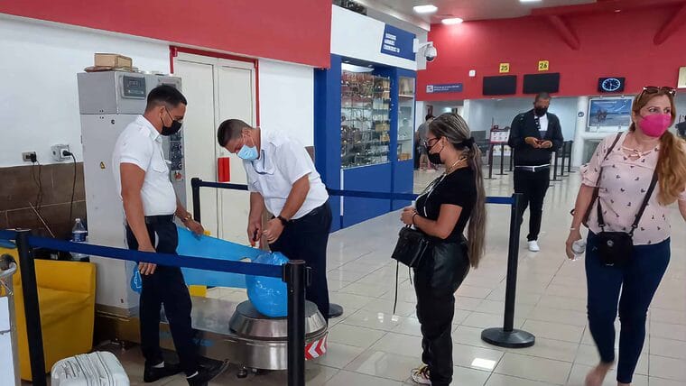 ¿Cuánto cuesta el embalaje de equipaje en los aeropuertos cubanos?