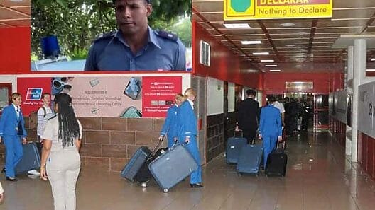 Policía cubano devuelve maletín extraviado con 8 mil dólares