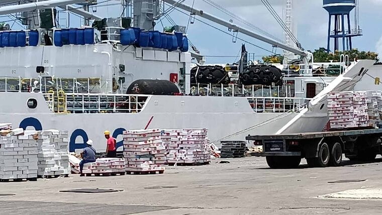 Dos meses sin recibir pollo en puertos cubanos: anuncian arribo de cargamento para ventas de mayo 