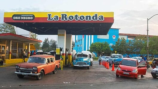 Transportistas privados de La Habana podrán comprar desde hoy 100 litros de diésel