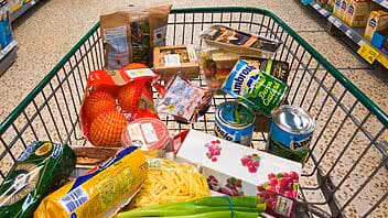 Expertos alertan sobre la caída del COLA para el próximo año en Estados Unidos