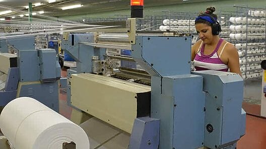 Cuba apenas produce gasa quirúrgica por falta de materia prima