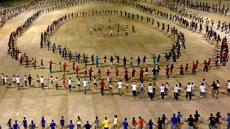 Cuba busca romper el récord Guinness de más participantes en una rueda de casino