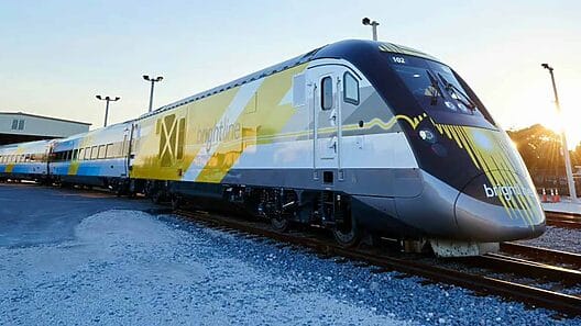 Construyen vía férrea en Estados Unidos que conectará en tren las ciudades de Orlando y Miami