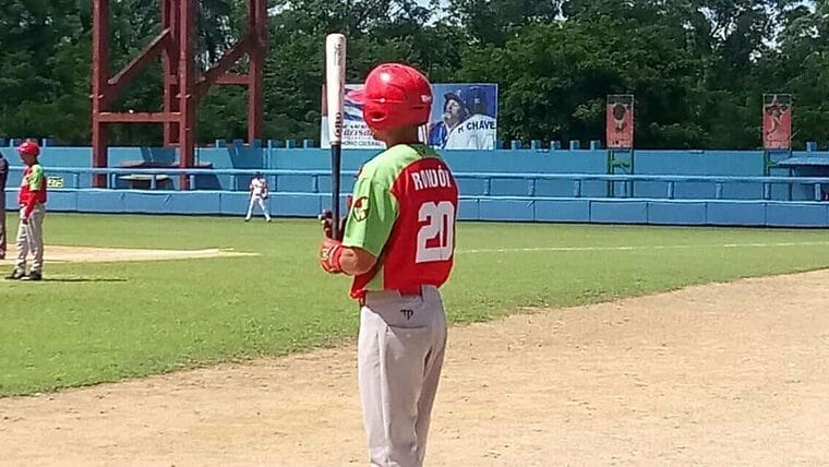 Retiran bates de Las Tunas en Serie Nacional tras nueva polémica 