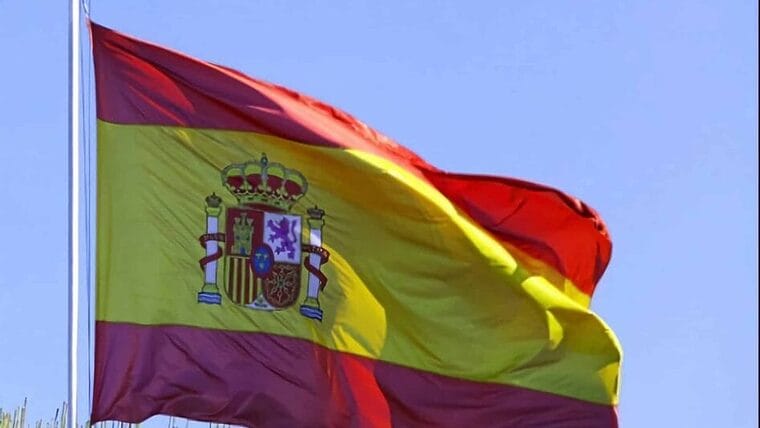 Becas de maestría en universidad española