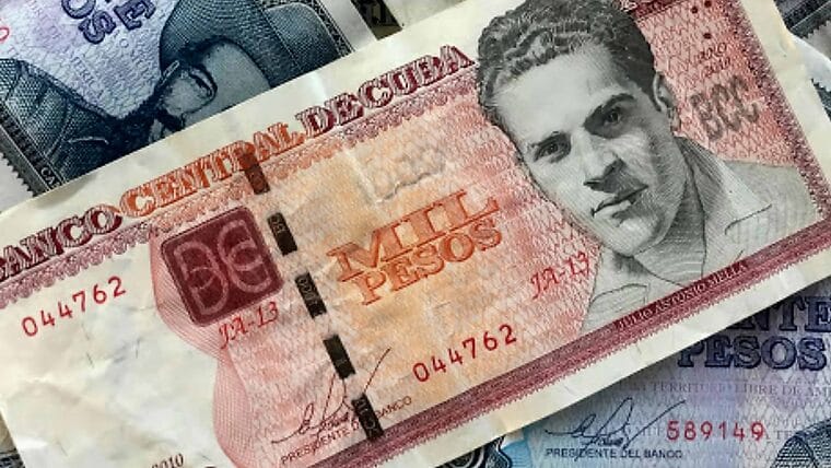Vendedor devolvió billete de mil pesos que le dieron por error